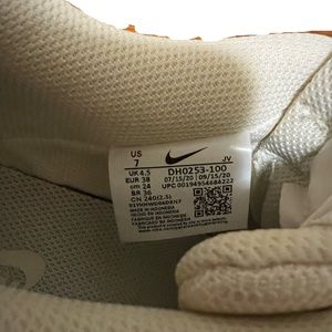 Nike Women’s US SIZE 7